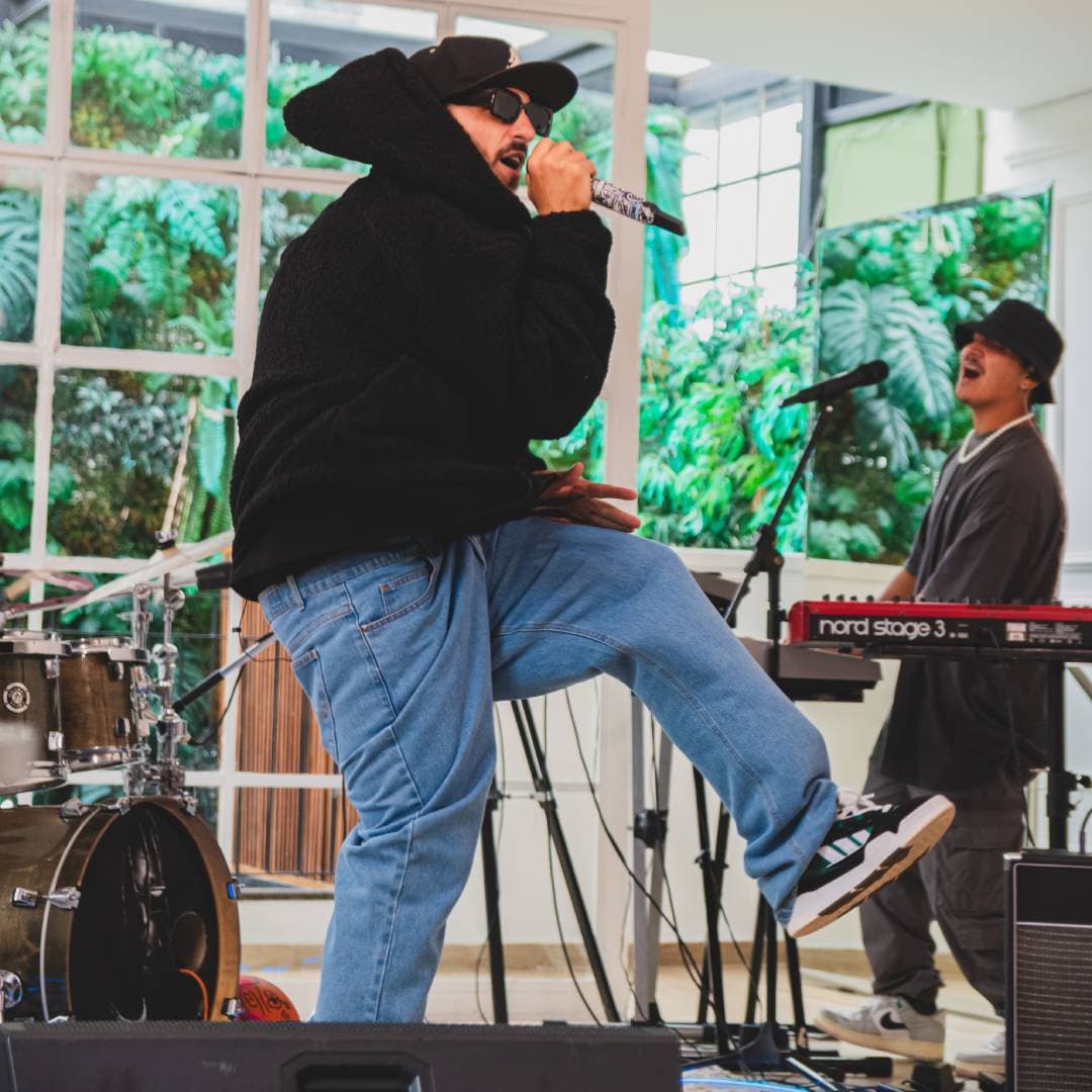 Txéllo revive a essência do rock nacional em espetáculo cheio de energia - Tendencia e Negócio